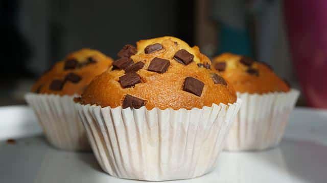 Muffins De Baunilha Com Gotas De Chocolate