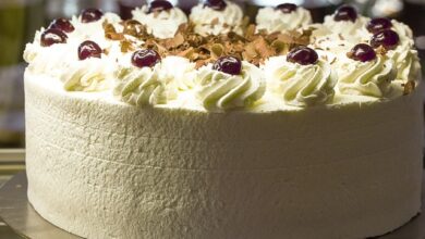 Bolo De Nozes Recheado Com Creme De Confeiteiro